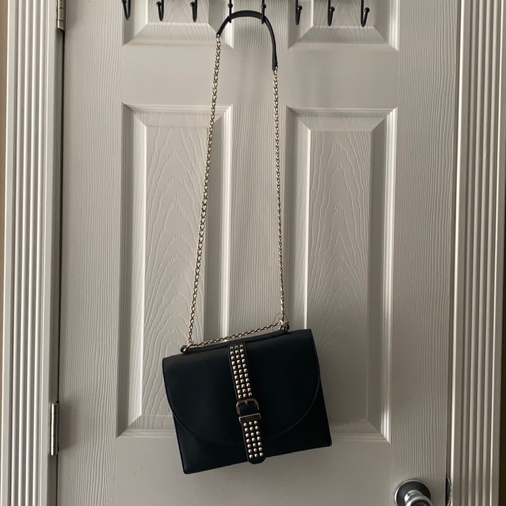 Brand new Guess bag. Never used. Non smoker.